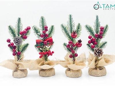 Cây thông Noel mini túi vải gắn cherry đỏ XMAS-TREE-09